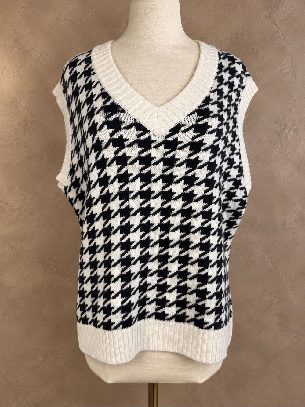 Hollister XS Houndstooth V-Neck Sweater Vest Black White Preppy